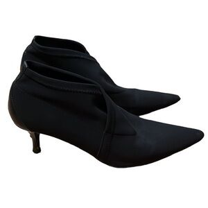 Donald J Pliner Kitten Heels Pointy Closed Toe Made in Italy